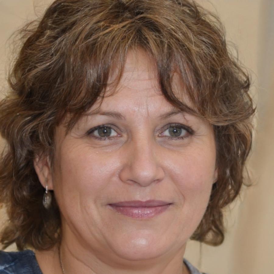 Portrait de Camille Rousseau, formatrice experte en gestion financière